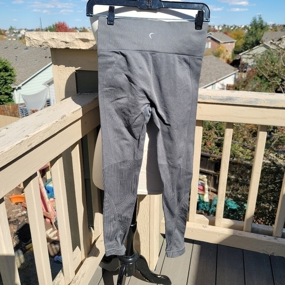 ZYIA GRAY LEGGINGS, W RIBBED ANKLE DETAIL, SZ MEDIUM - Picture 6 of 7